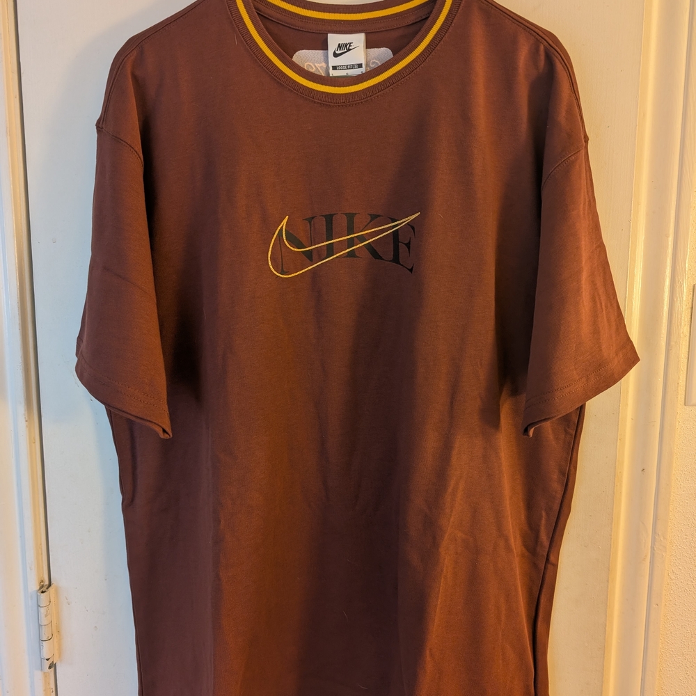 Nike Men's Brown T-Shirt